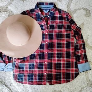 Plaid shirt & Fedora hat